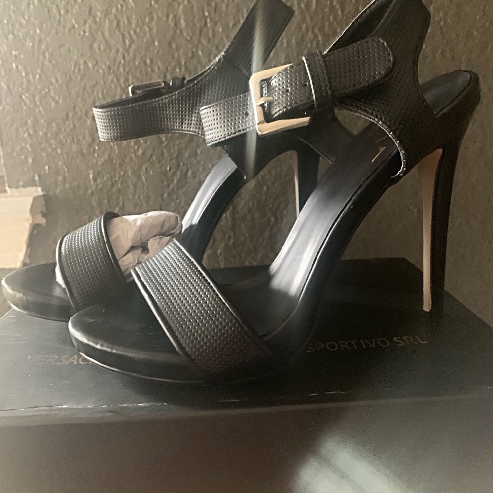Versace heels BRAND NEW 8 1/2